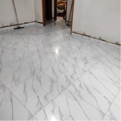 Piso marmorizado instalado por Andreis Azulejista